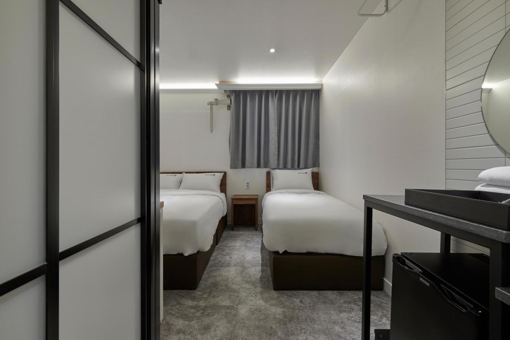 Eight Rest Hostel Myeongdong Сеул Экстерьер фото