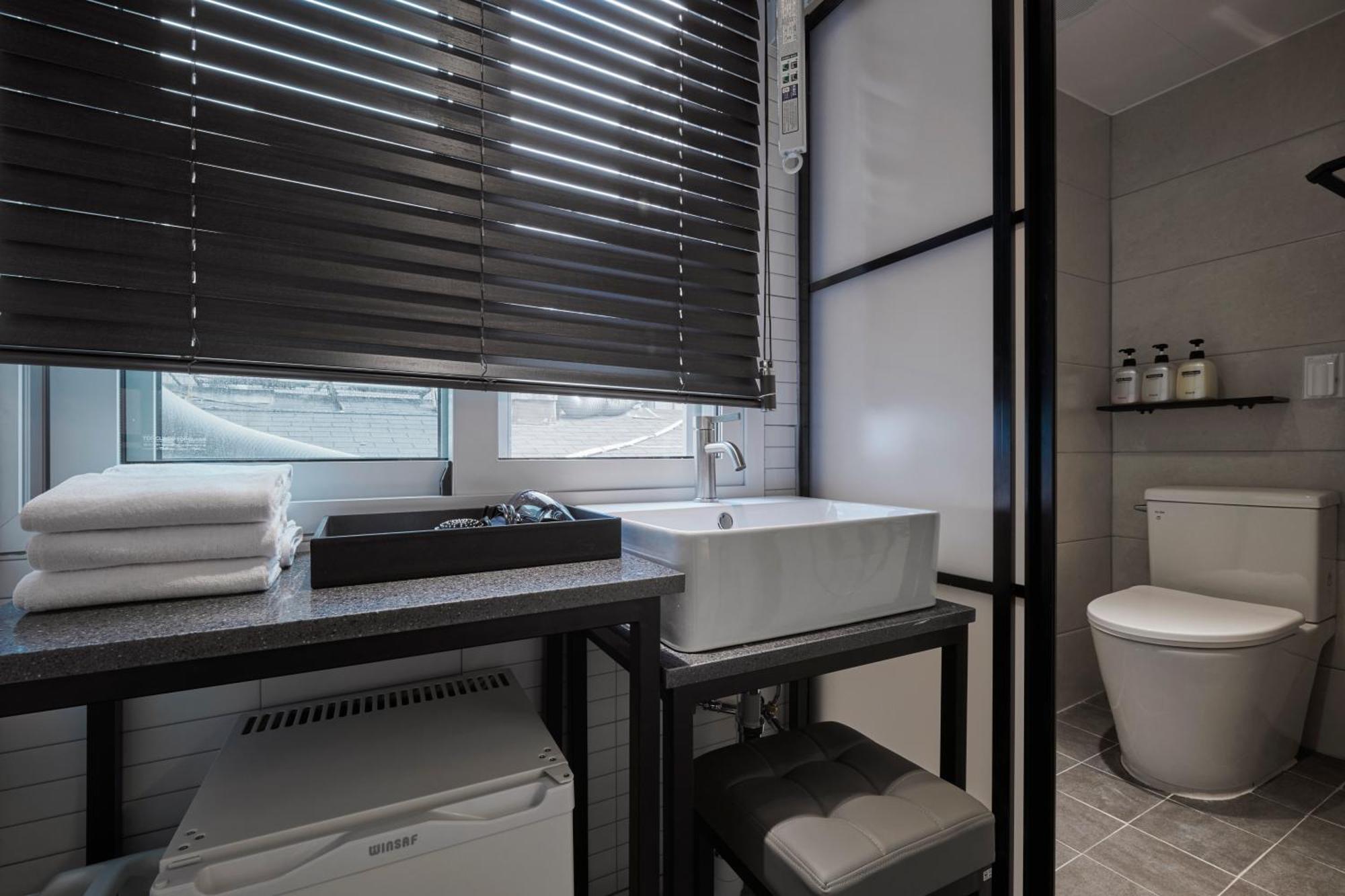 Eight Rest Hostel Myeongdong Сеул Экстерьер фото
