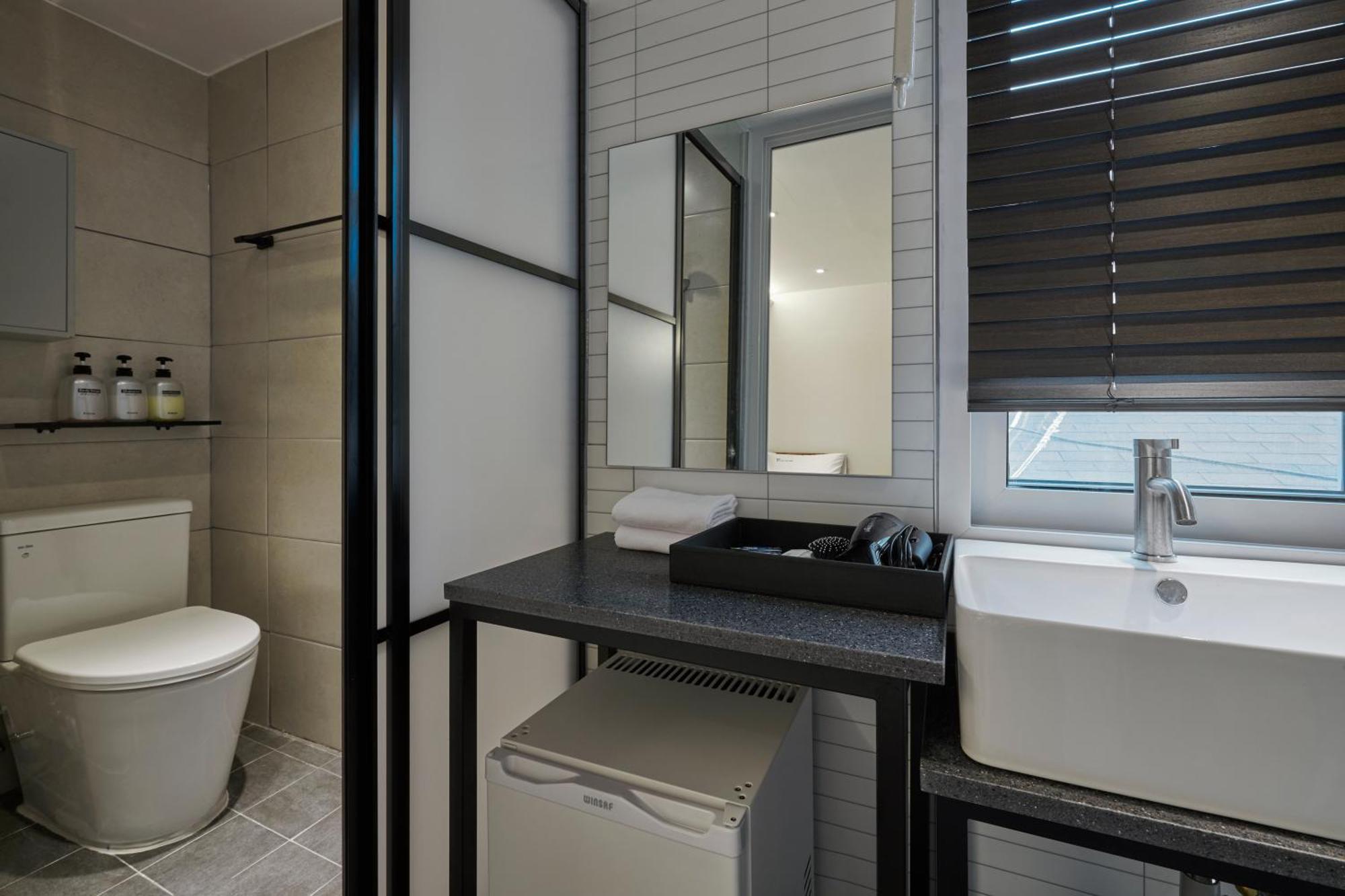 Eight Rest Hostel Myeongdong Сеул Экстерьер фото